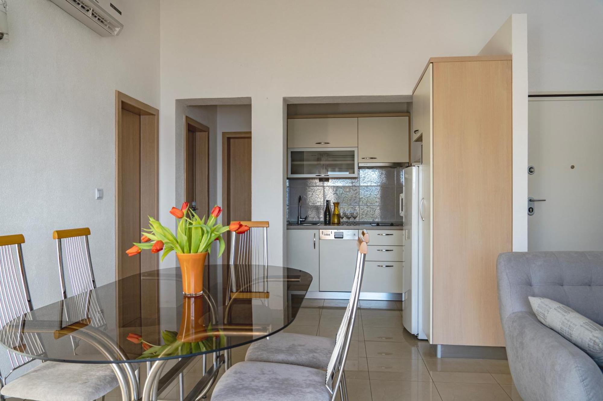 Apartments Sara & Nina オミシュ エクステリア 写真
